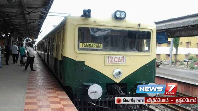 ரயிலில் தவறவிட்ட பணம், தங்கச் சங்கிலி: உரியவரிடம் ஒப்படைத்த போலீஸார்